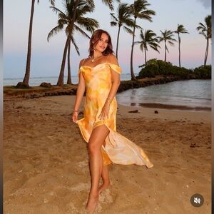 🍊ASTR the LABEL Kitura Abstract Print Cold Shoulder Dress. MEDIUM. Great Cond!!